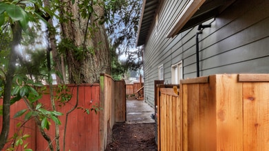 15270 SW Springdale Ct in Beaverton, OR - Building Photo - Building Photo