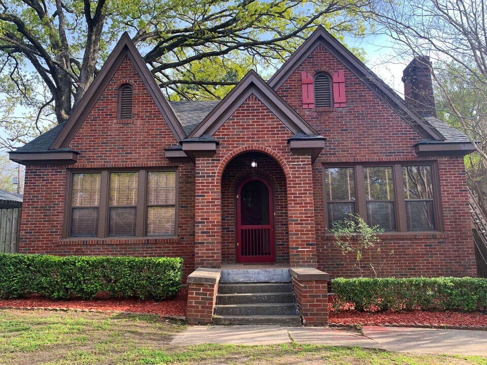 557 Forest Ave in Shreveport, LA - Building Photo