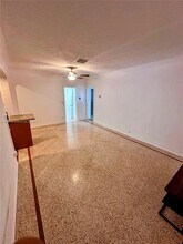 9065 Harding Ave in Miami Beach, FL - Foto de edificio - Building Photo