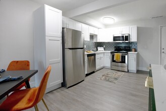 Spanish Lake Townhomes in St. Louis, MO - Foto de edificio - Building Photo