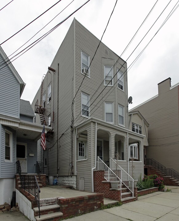 428 Avenue E in Bayonne, NJ - Foto de edificio