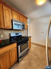 63 W Hudson Ave, Unit B9 in Englewood, NJ - Building Photo - Building Photo