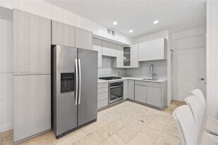 4215 Sheridan Ave in Miami Beach, FL - Building Photo