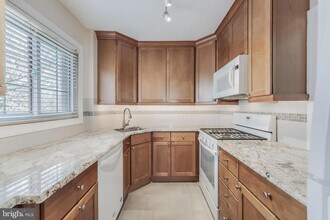 3282 Martha Custis Dr in Alexandria, VA - Building Photo - Building Photo