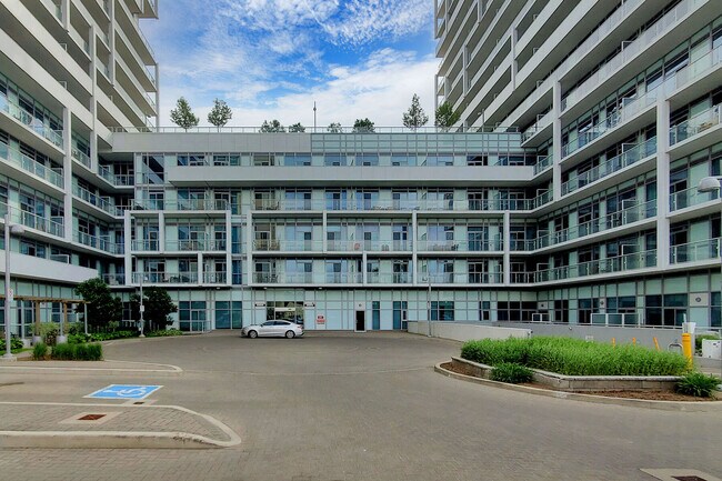 65 Speers Rd in Oakville, ON - Building Photo - Building Photo