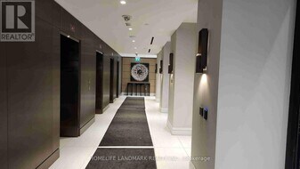 39 Roehampton Ave in St Catharines, ON - Building Photo