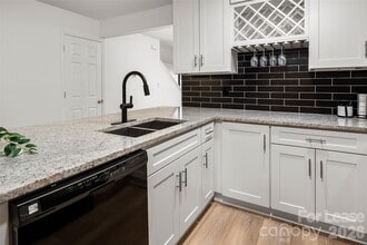 10943 Carmel Crossing Rd in Charlotte, NC - Building Photo - Building Photo