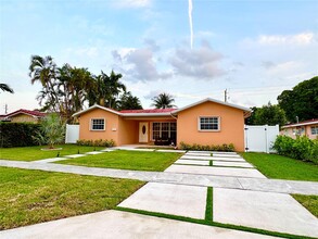 206 SE 3rd Pl in Dania Beach, FL - Building Photo - Building Photo