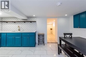 257 E 17th St in Hamilton, ON - Building Photo - Building Photo