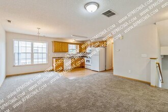 15239 Greenbelt Dr in Urbandale, IA - Building Photo - Building Photo