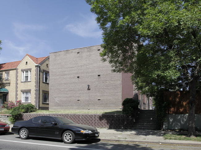 Cora Loma Apartments in Denver, CO - Foto de edificio - Building Photo