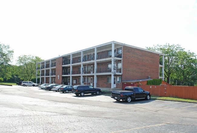 2000-2030 N Pine St in Waukegan, IL - Building Photo - Building Photo