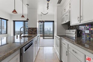 10501 Wilshire Blvd in Los Angeles, CA - Building Photo