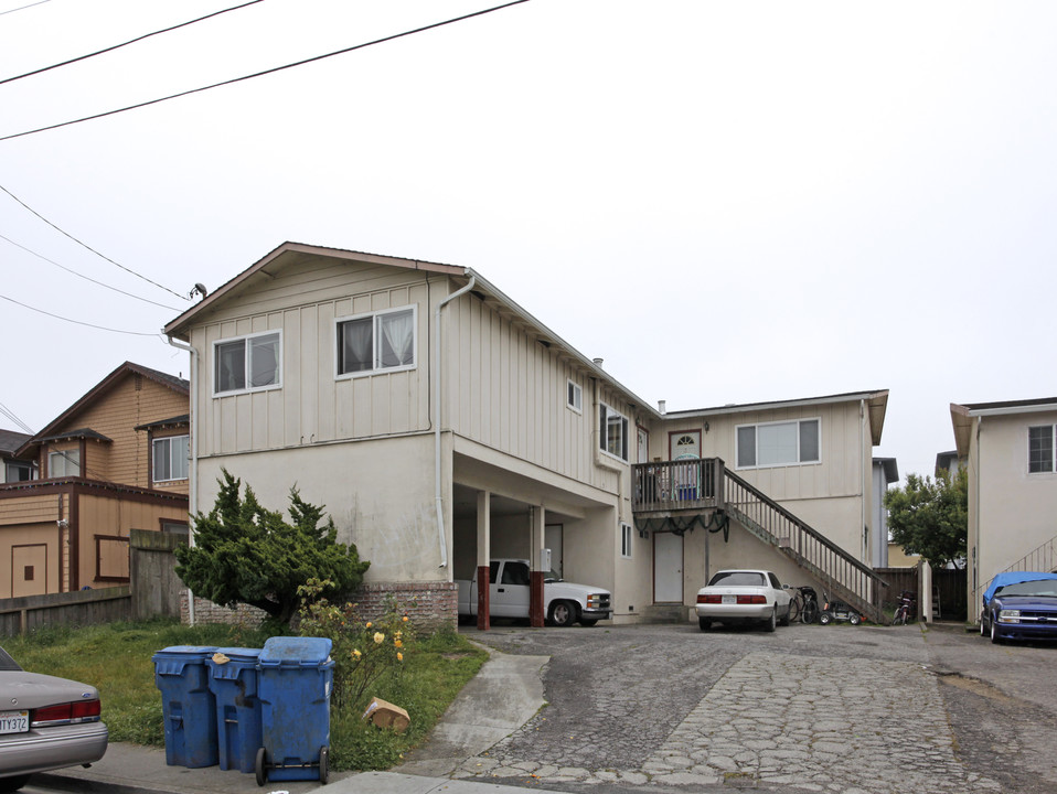 470 Oak Ave in Half Moon Bay, CA - Foto de edificio