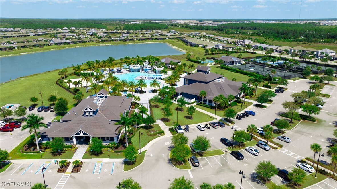 19724 The Pl Blvd in Estero, FL - Building Photo