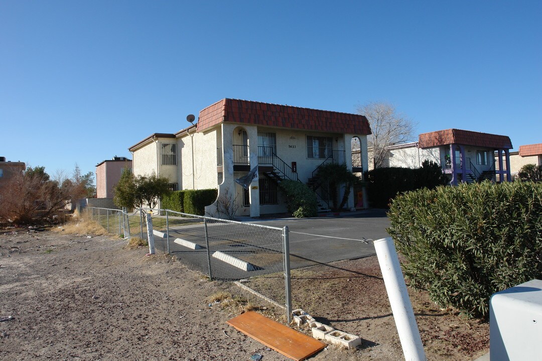 5633 E Lake Mead Blvd in Las Vegas, NV - Building Photo