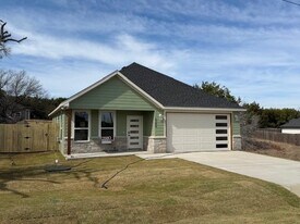 5206 Stoneridge Dr in Granbury, TX - Building Photo