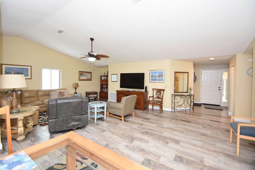 3 Cherokee Ct W in Palm Coast, FL - Building Photo