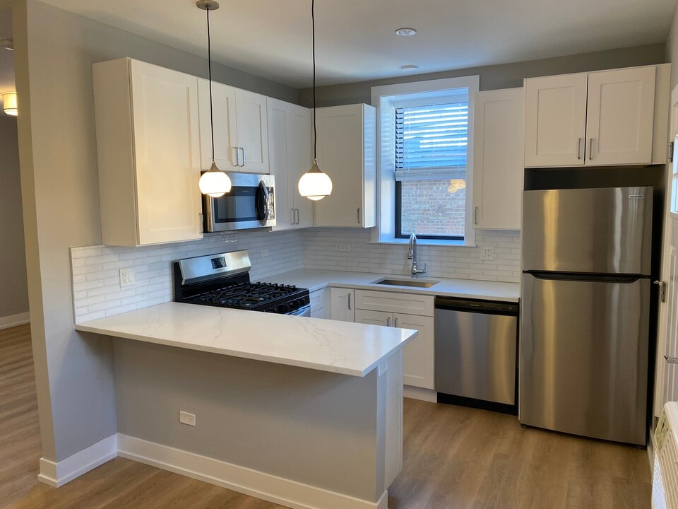 3925 N Janssen Ave, Unit E3 in Chicago, IL - Foto de edificio