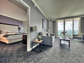 2889 McFarlane Rd in Miami, FL - Building Photo