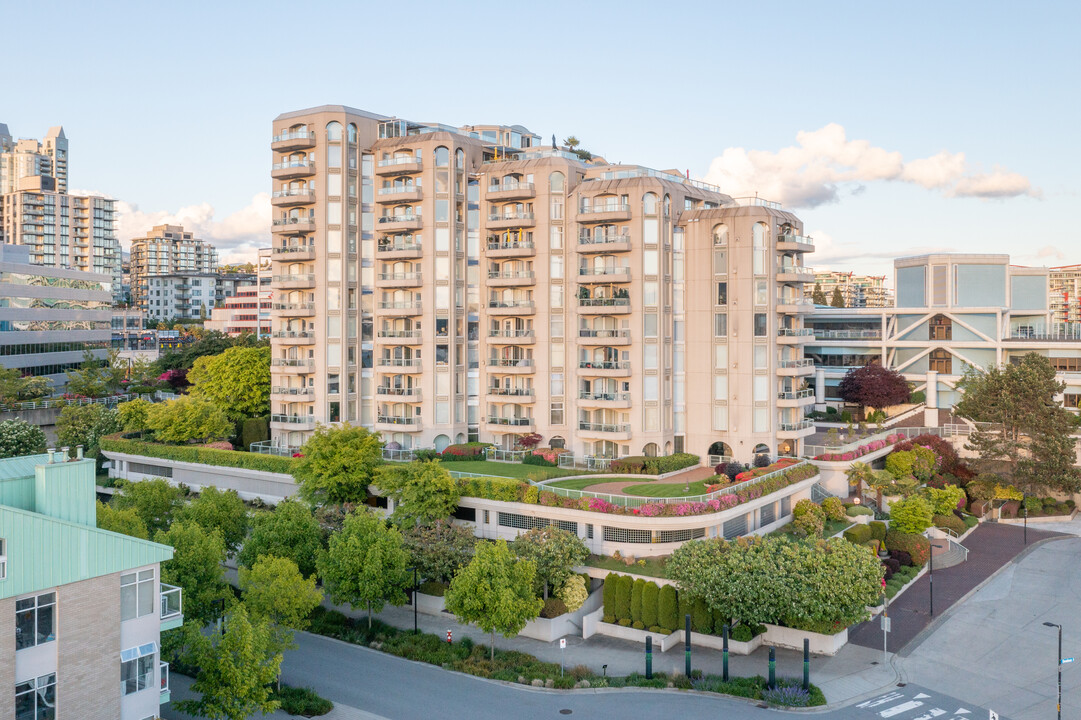 Chadwick Court in North Vancouver, BC - Building Photo