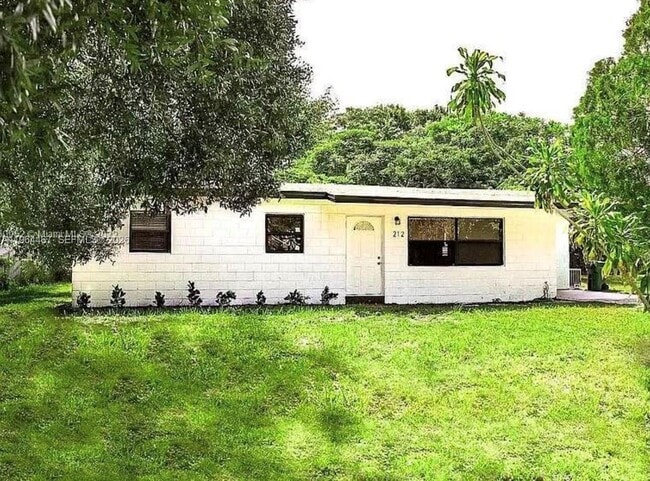 212 N 41st St in Fort Pierce, FL - Building Photo - Building Photo