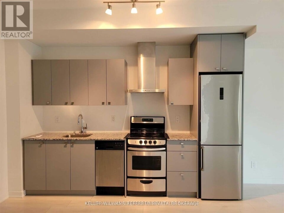 51-651 E Liberty St in Toronto, ON - Building Photo