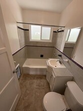 4971-4975 1/4 Franklin Ave in Los Angeles, CA - Building Photo - Building Photo