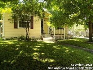 property at 636 W Norwood Ct