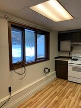 99 Betts Rd in Rochester, NH - Foto de edificio - Building Photo