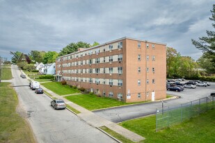 Farmington Arms in New London, CT - Building Photo