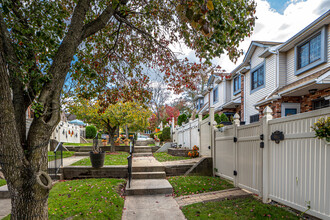 Four Brothers Condos in Staten Island, NY - Building Photo - Building Photo