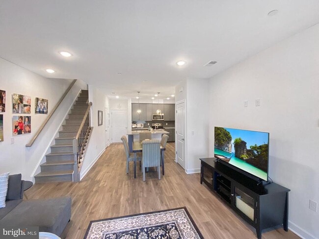 14344 Yesler Ave in Chantilly, VA - Foto de edificio - Building Photo