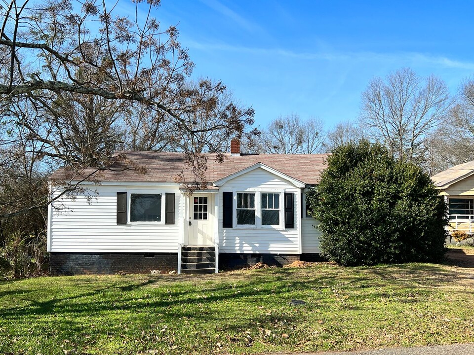 119 Forest St in Greer, SC - Building Photo