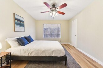 7801 Shoal Creek Blvd in Austin, TX - Foto de edificio - Building Photo