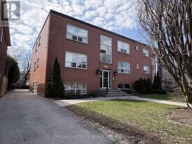 699 Balliol St in Toronto, ON - Building Photo