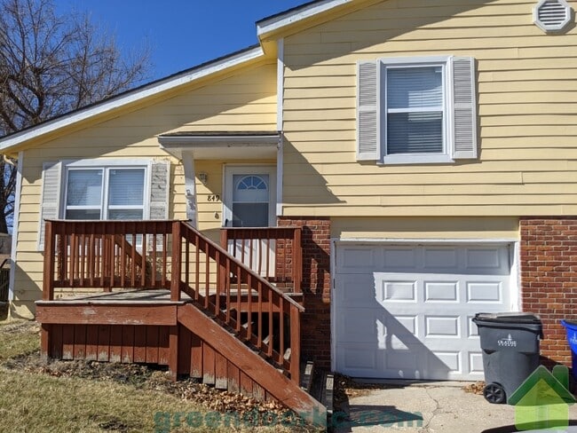 property at 849 S Lindenwood Dr