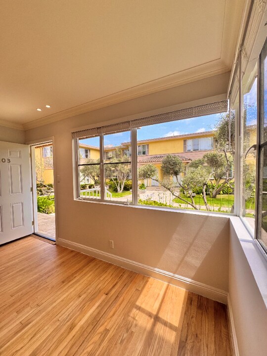 3166 S Barrington Ave in Los Angeles, CA - Building Photo