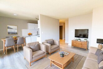 Renfrew Corner Apartments in Calgary, AB - Building Photo - Building Photo