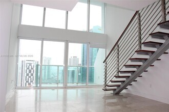 41 SE 5th St, Unit 2203 in Miami, FL - Foto de edificio - Building Photo