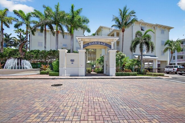 275 NW Flagler Ave in Stuart, FL - Foto de edificio - Building Photo