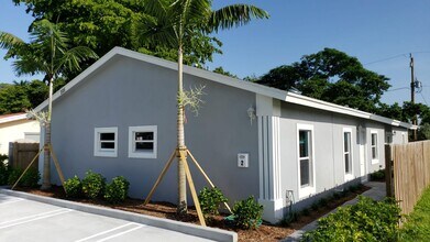 217 NW 12th St in Pompano Beach, FL - Foto de edificio - Building Photo