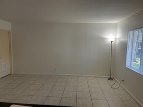 2655 NE 8th Ave, Unit 105 in Wilton Manors, FL - Building Photo - Building Photo