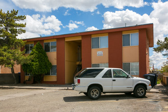 10616 Towner Ave NE in Albuquerque, NM - Foto de edificio - Building Photo