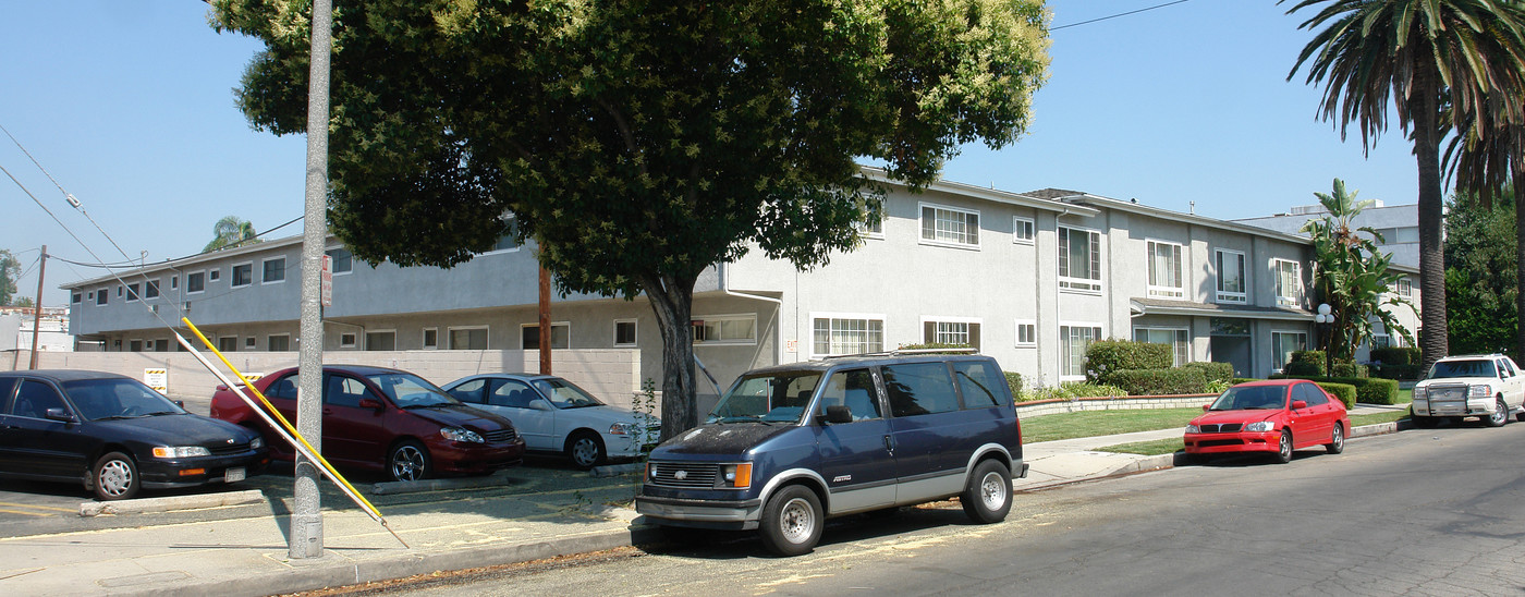 4555 Sylmar Ave in Sherman Oaks, CA - Building Photo