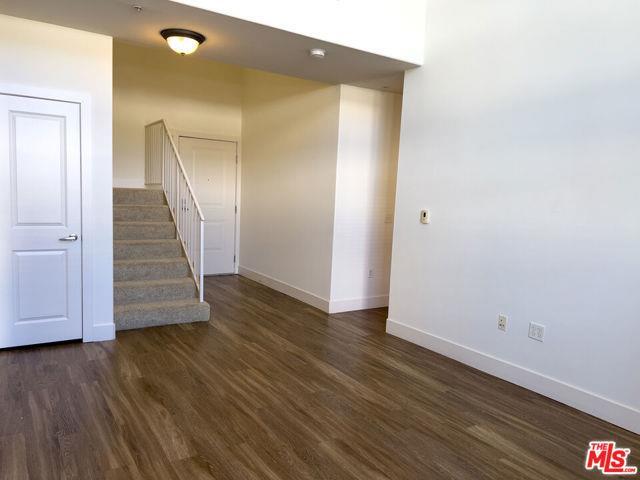 1041 Glendon Ave in Los Angeles, CA - Building Photo