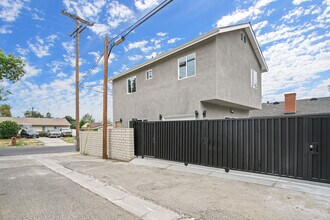 10900 Baird Ave, Unit Rear House in Los Angeles, CA - Building Photo - Building Photo