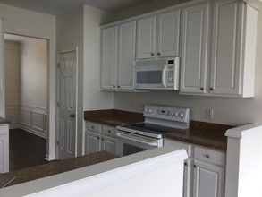 4496 Fairport Ct in High Point, NC - Foto de edificio - Building Photo