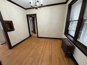 1943 Wesley Ave, Unit 201 in Berwyn, IL - Building Photo - Building Photo