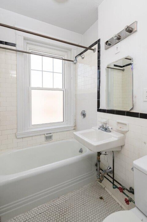 18 Forest St in Cambridge, MA - Building Photo